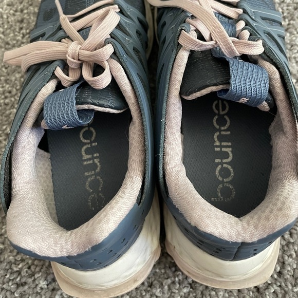 Adidas. Side 6.5. Blue. - Picture 3 of 5
